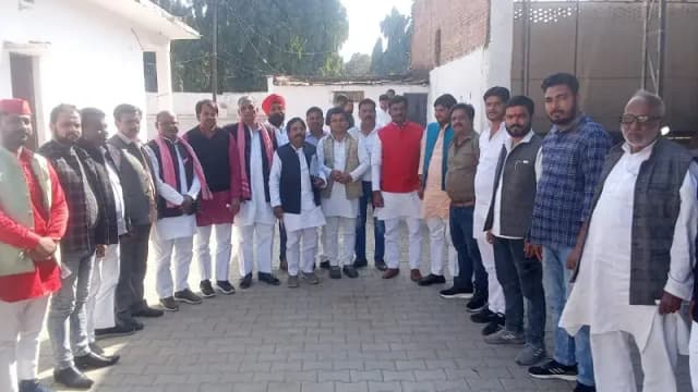 मतदाता सूची पर सपा की पैनी नजर, रॉबर्ट्सगंज में कार्यकर्ताओं को दिया सख्त टास्क :  एसआईआर समीक्षा बैठक, बूथ स्तर पर मतदाता सत्यापन पर जोर